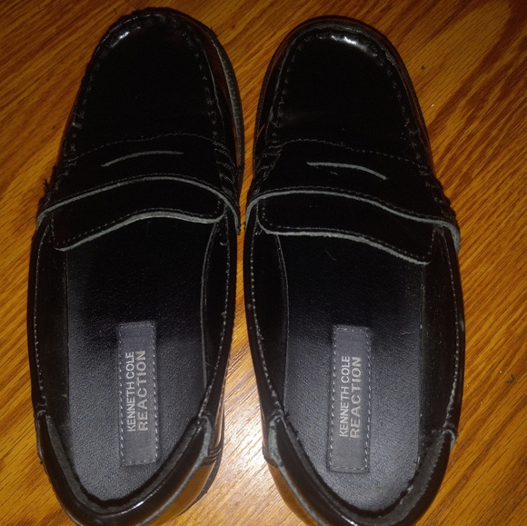 2\$20 Kenneth Cole kids size 2 loafer style slip on dress shoes - Picture 5 of 6
